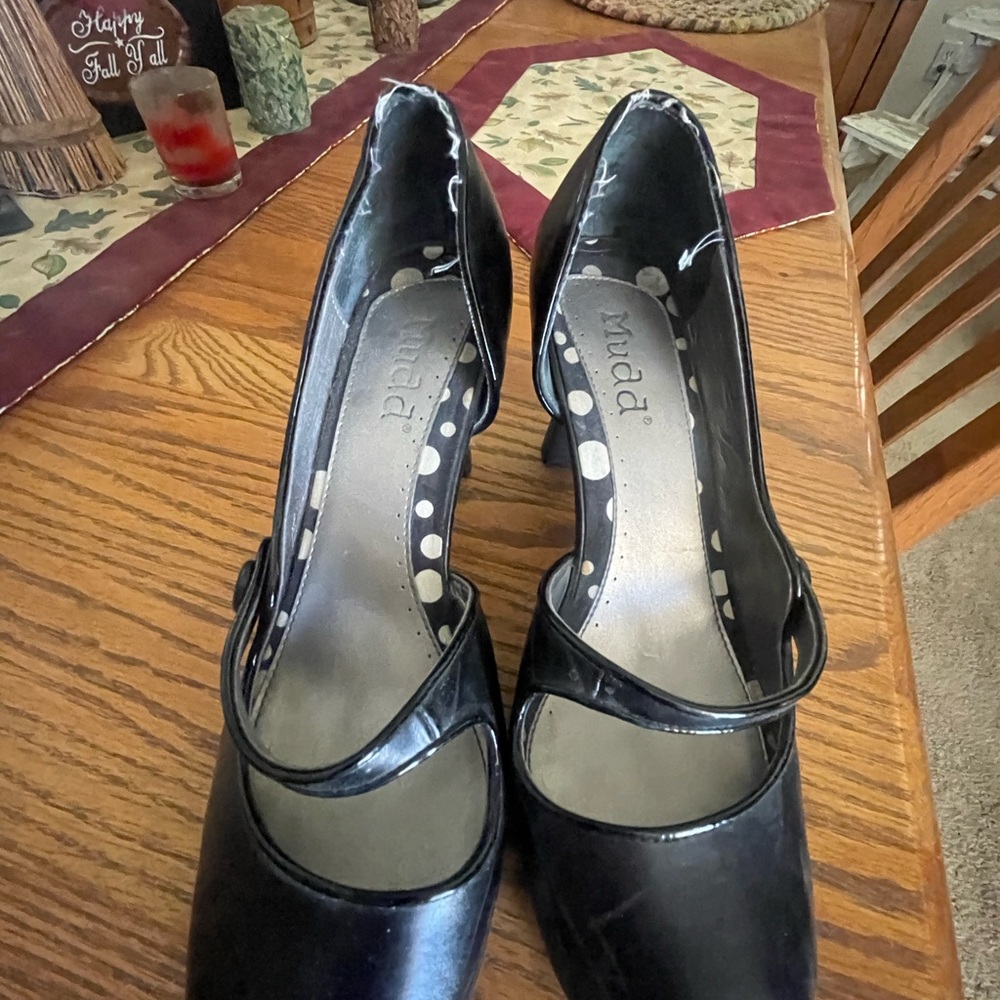 EUC Mudd Baby doll style Heels